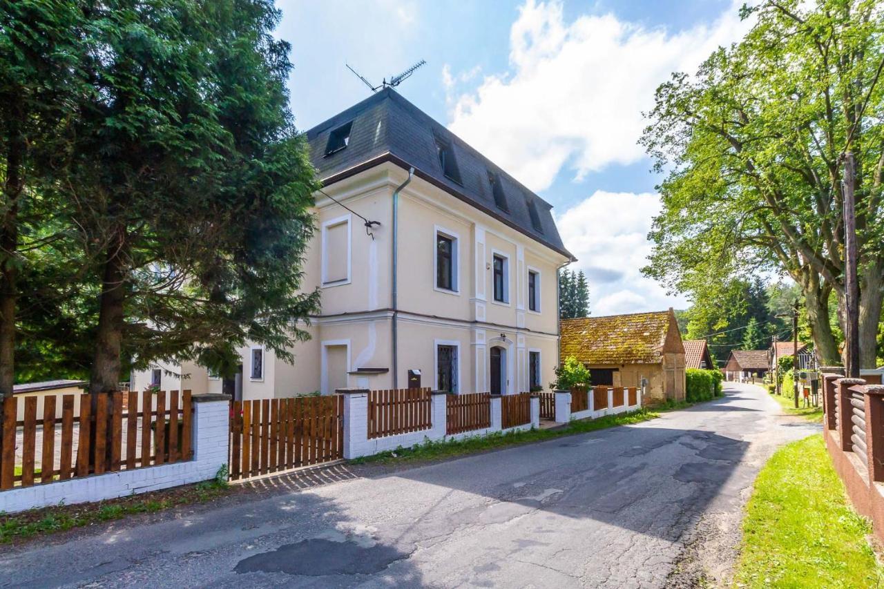 Penzion Kokorin Forest Villa Konradov Exterior photo